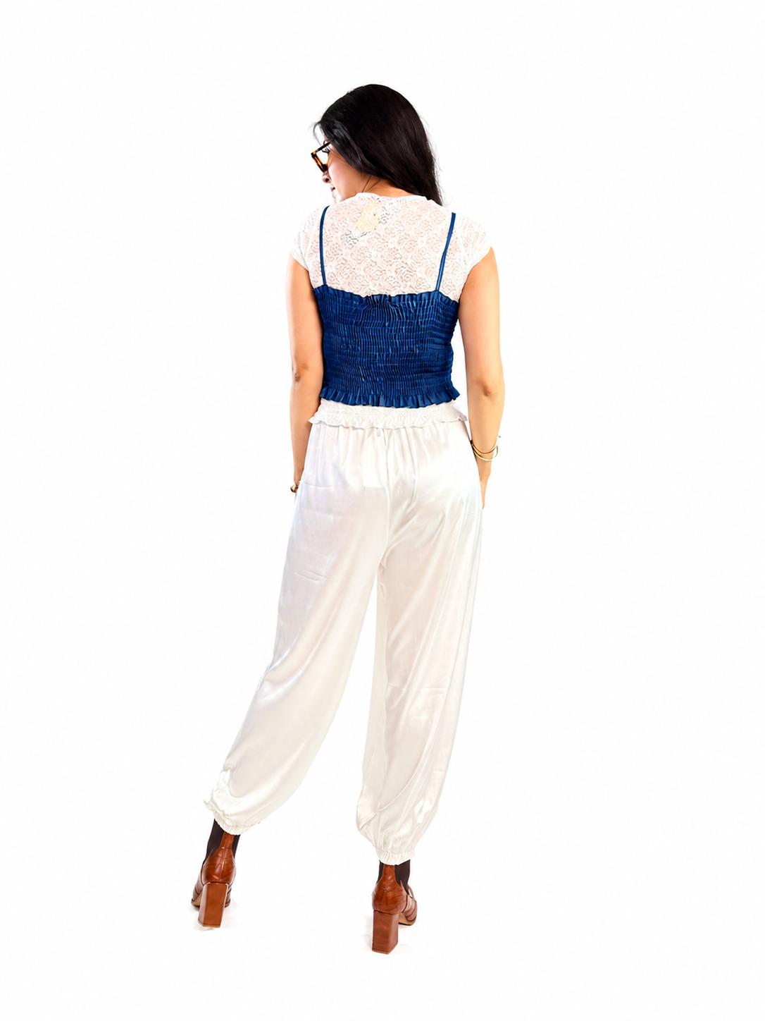 BLUSA CON DETALLE EN RELIEVE DE TIRANTES